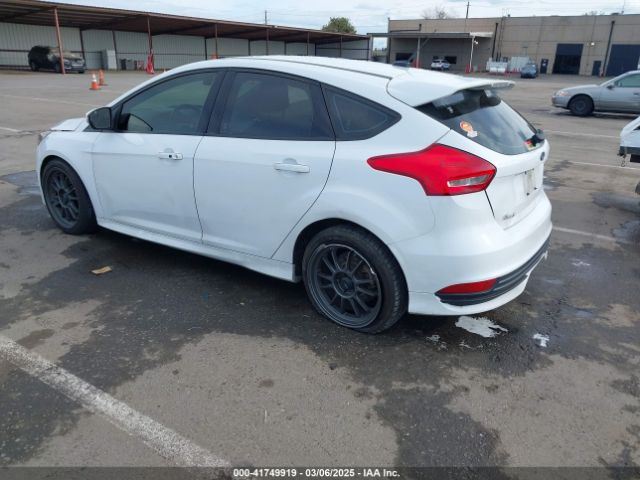 RIGHT BLK FRONT HEADREST OEM 2017 FORD FOCUS - Image 4