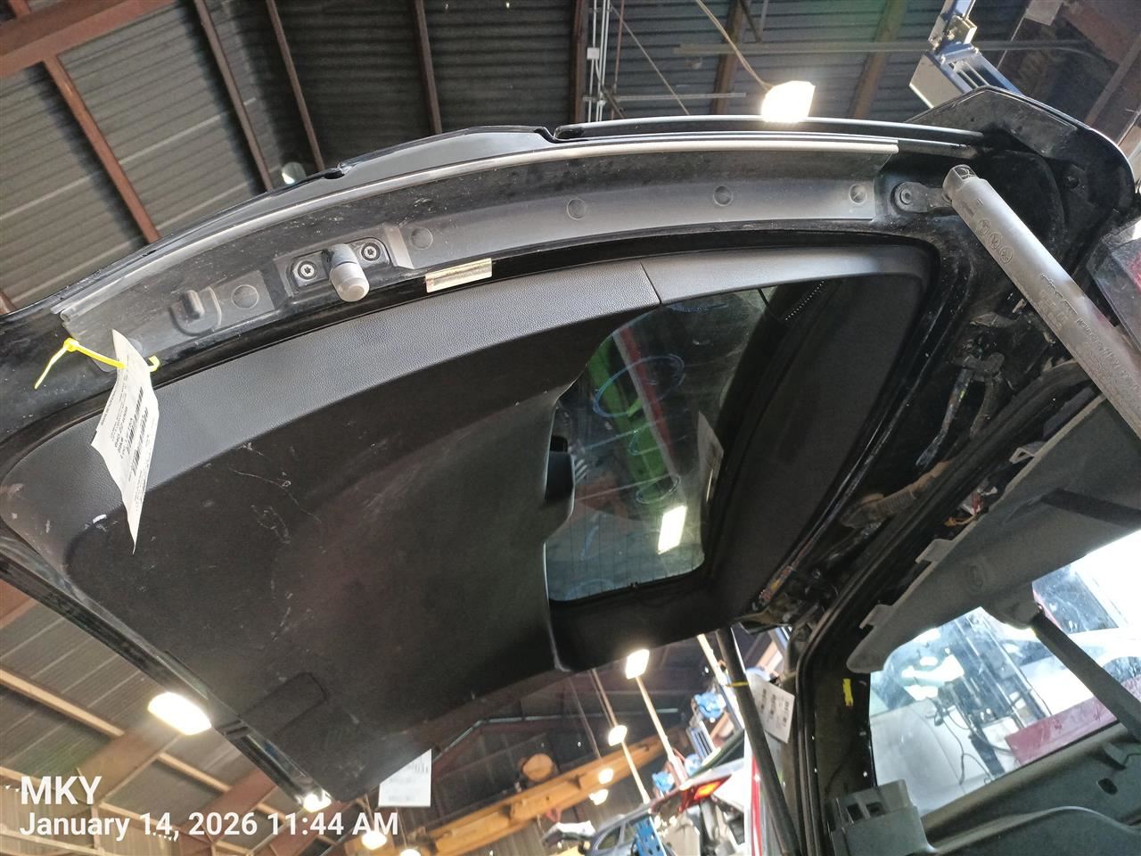 Benzeen RV 1999 Lid Motor Pull Down 7667822 - Image 1