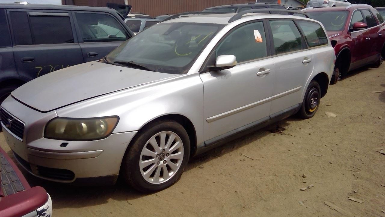 2005 VOLVO V50