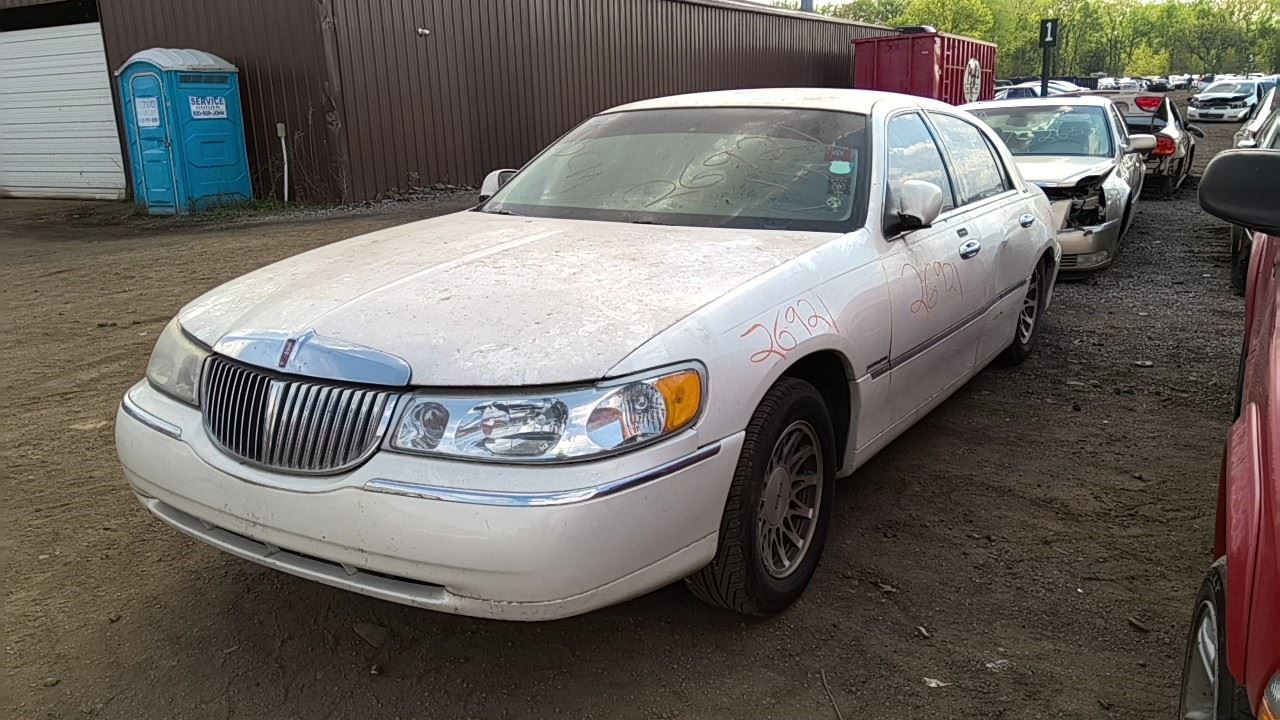 2000 LINCOLN Town Car
