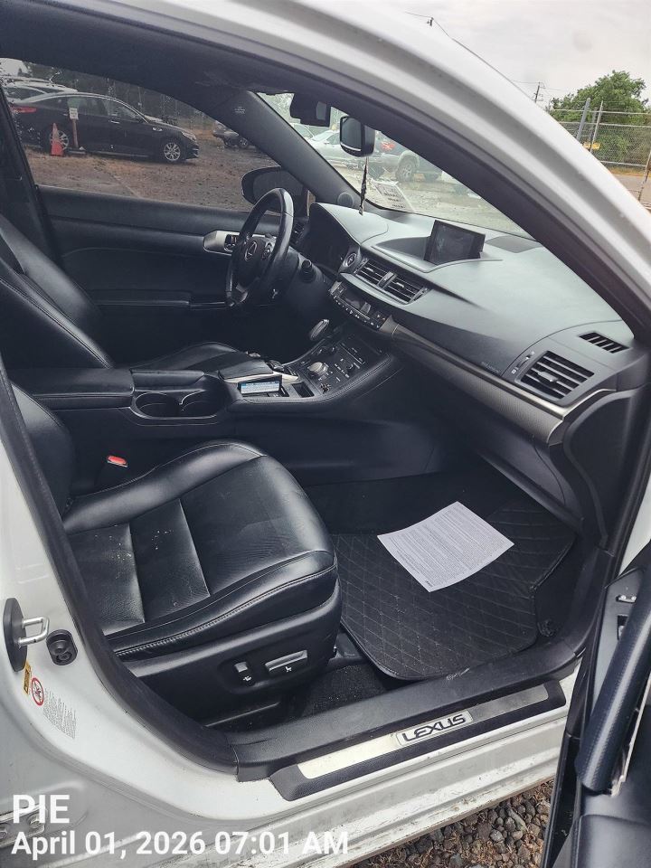 RIGHT WHT ROCKER PANEL MOULDING OEM 2016 LEXUS CT200H 7585076010A1 - Image 2