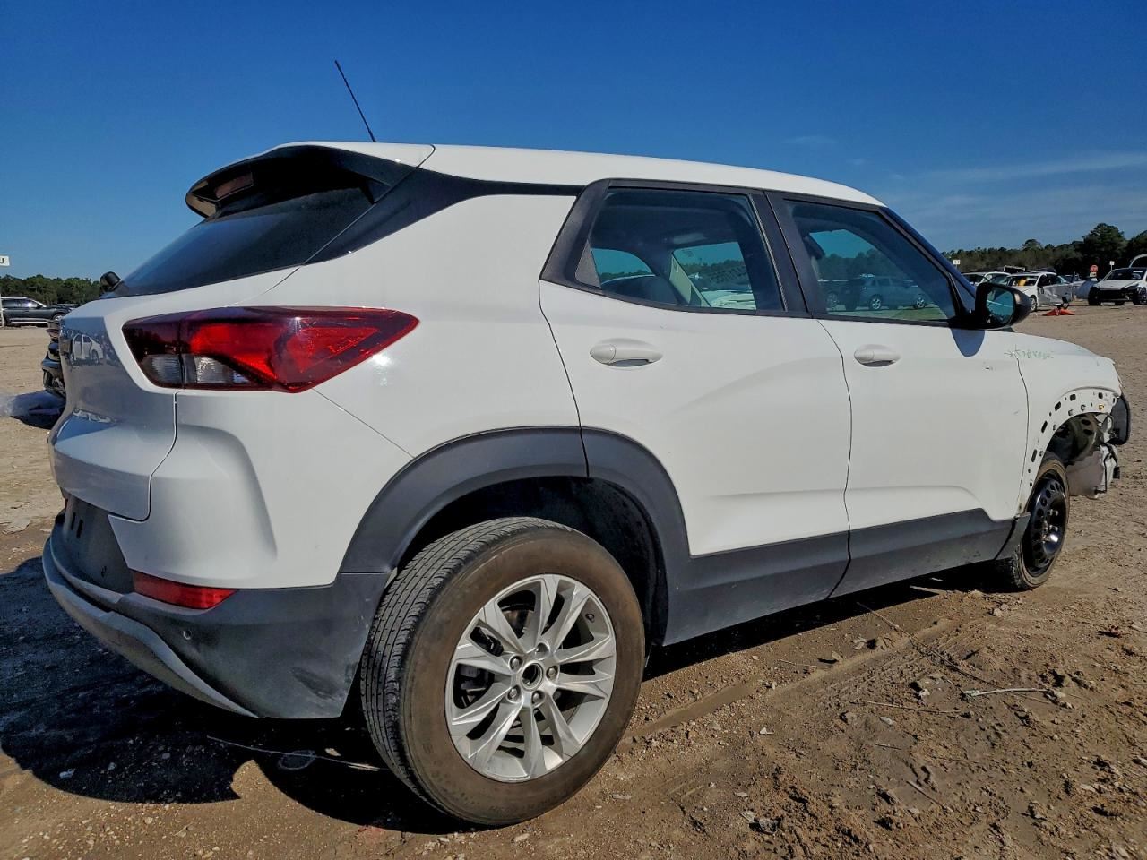 TRAILBLAZ 2022 Fuse Box Engine 8922583 - Image 3