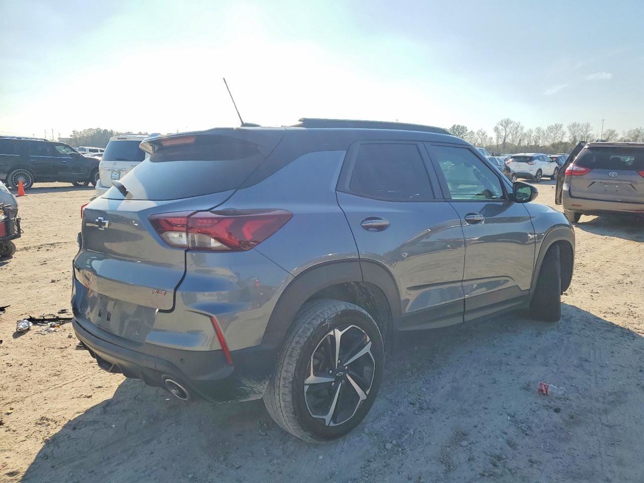 LEFT BLK FRONT HEADREST OEM 2023 CHEVROLET TRAILBLAZ 42612743 - Image 4