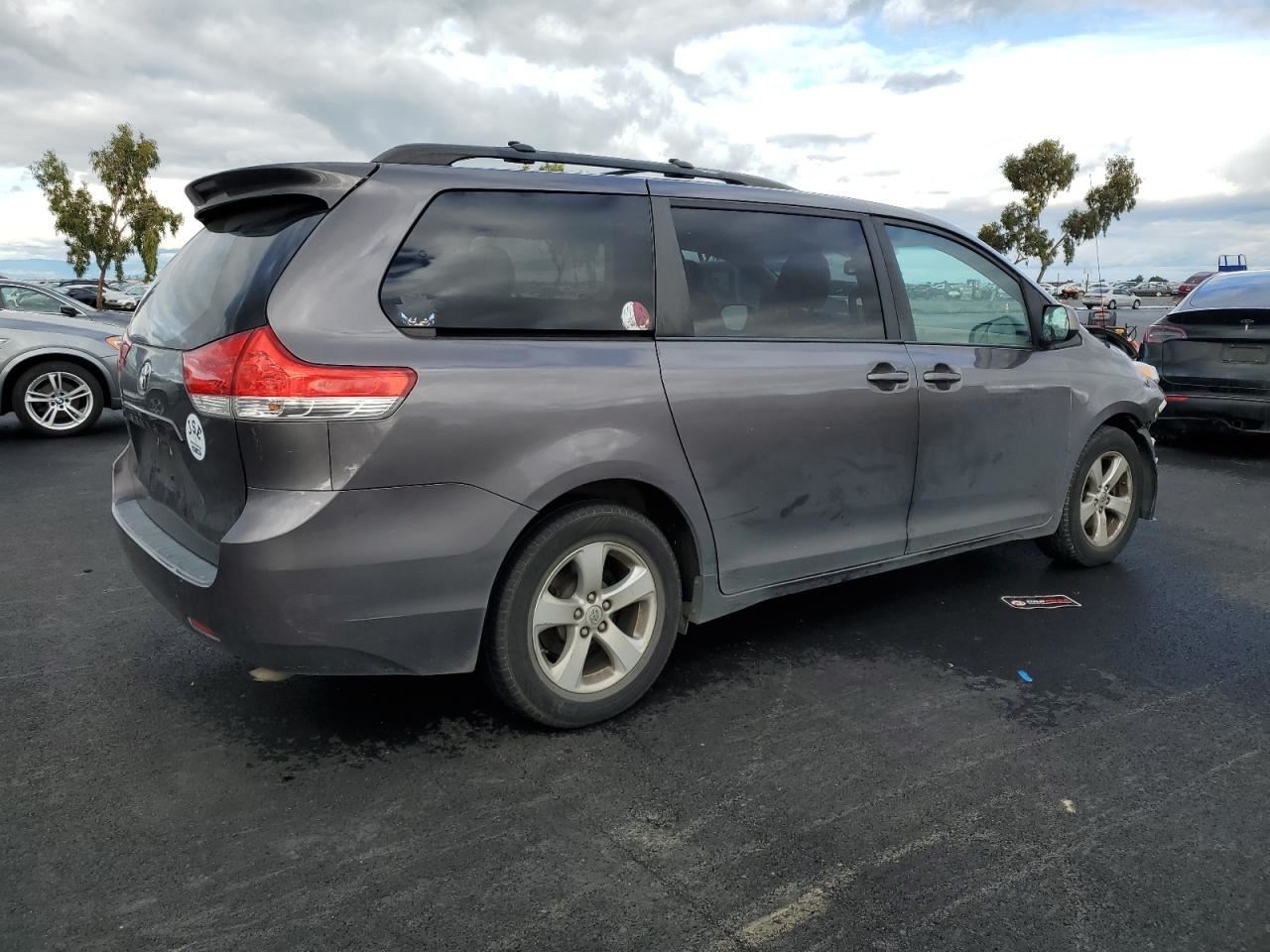 LEFT FRONT WIPER ARM OEM 2015 TOYOTA SIENNA 8522108020 - Image 3