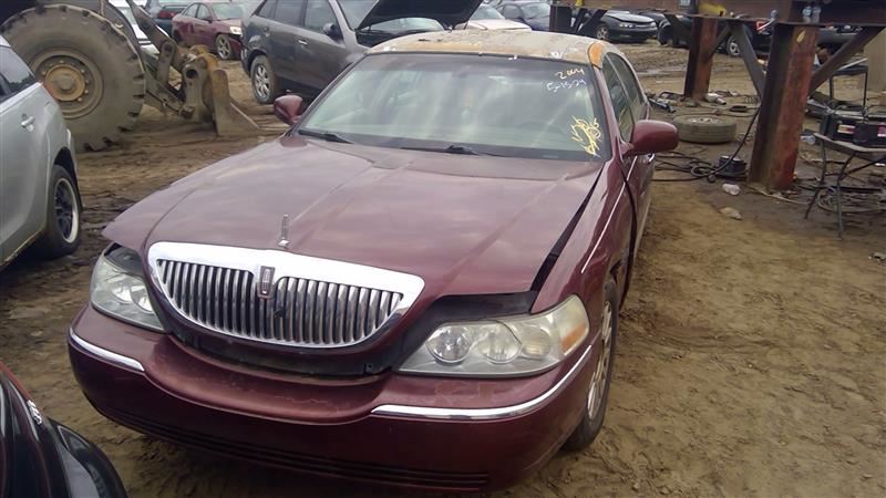 2004 LINCOLN Town Car