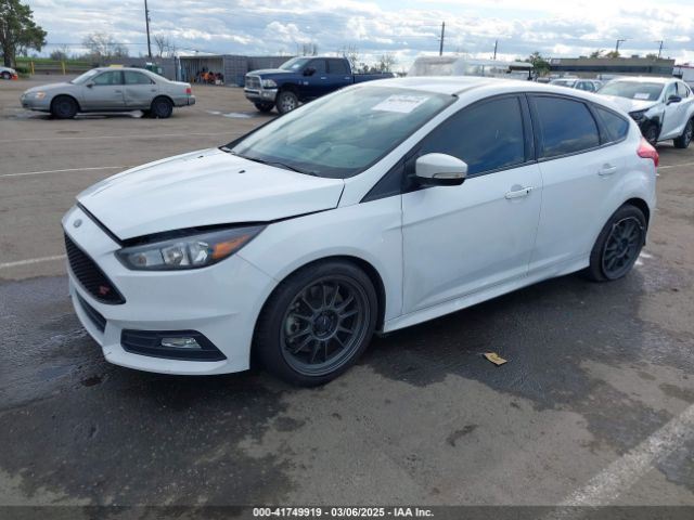 RIGHT BLK FRONT HEADREST OEM 2017 FORD FOCUS - Image 3