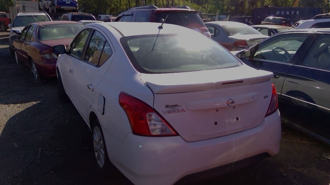 2017 NISSAN Versa
