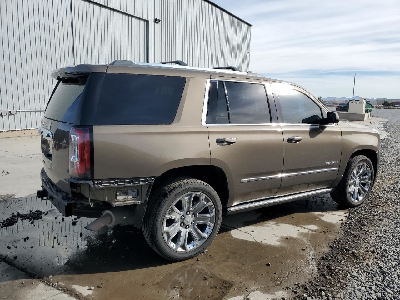 YUKON 2015 Third Seat Station Wagon Van 8866612 - Image 3