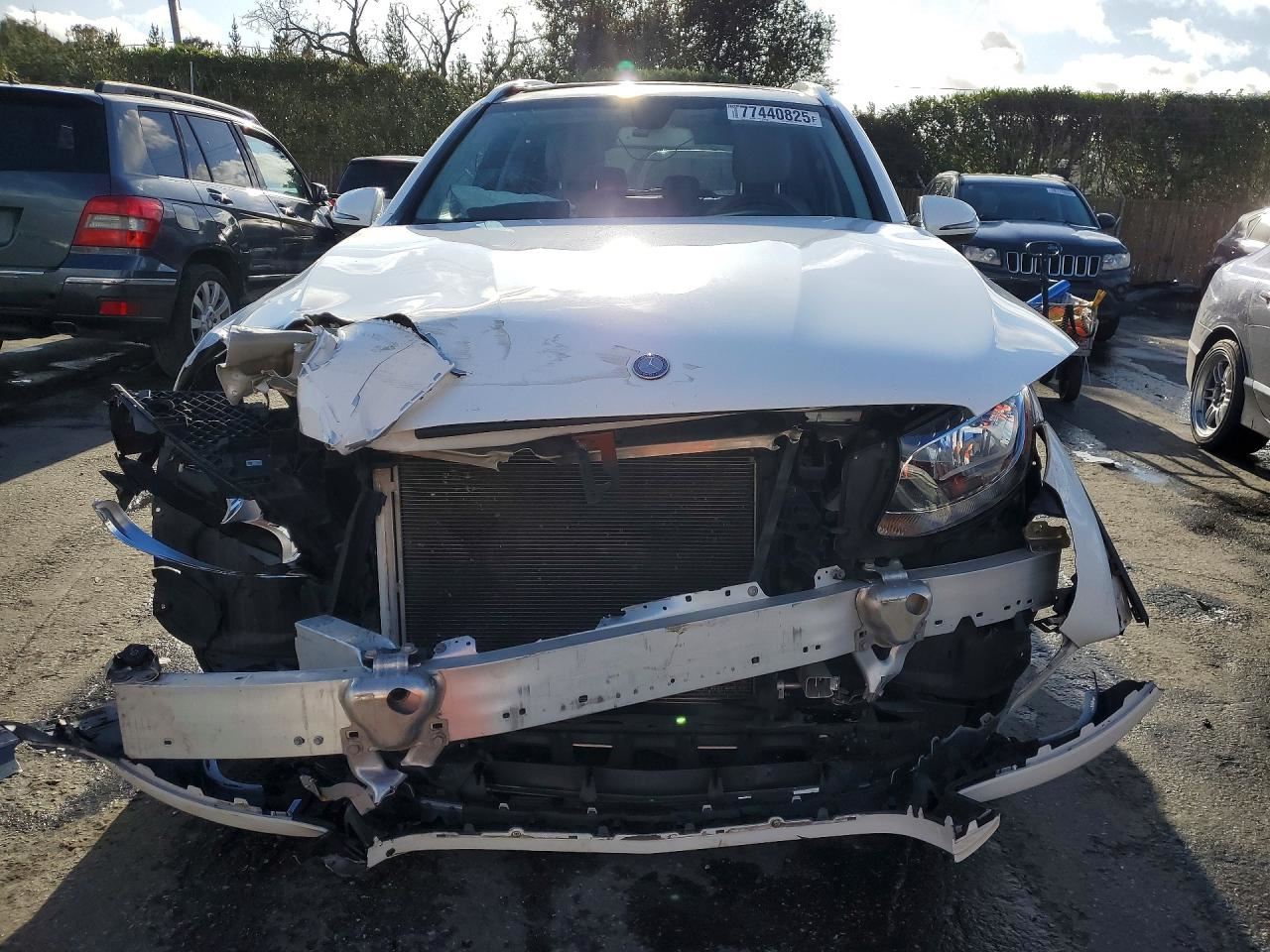 GLC300    2020 Headrest 10927245 - Image 5