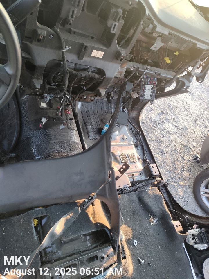 RIGHT BLK REAR HEADREST OEM 2022 CHEVROLET SILVRDO15 84841821 - Image 3