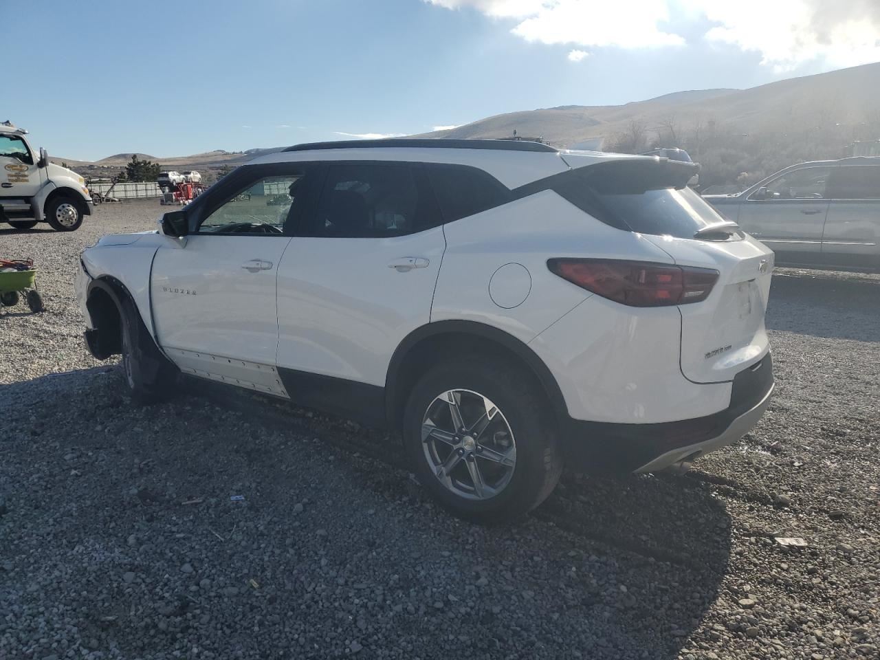 LEFT BLK FRONT HEADREST OEM 2023 CHEVROLET BLAZER 87829316 - Image 3